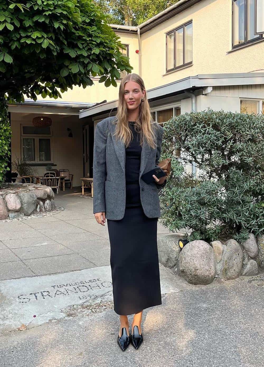 Fitted Black Maxi Skirt With Oversized Blazer Fitted Black Maxi Skirt With Oversized Blazer — Elegant Black Maxi Skirt Outfit