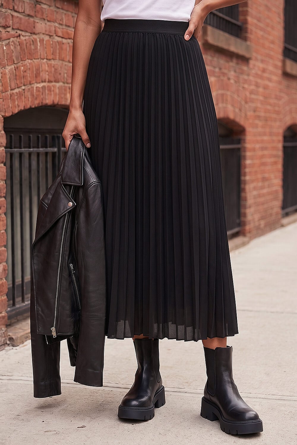 Pleated Black Maxi Skirt With Leather Jacket Pleated Black Maxi Skirt With Leather Jacket — Elegant Black Maxi Skirt Outfit