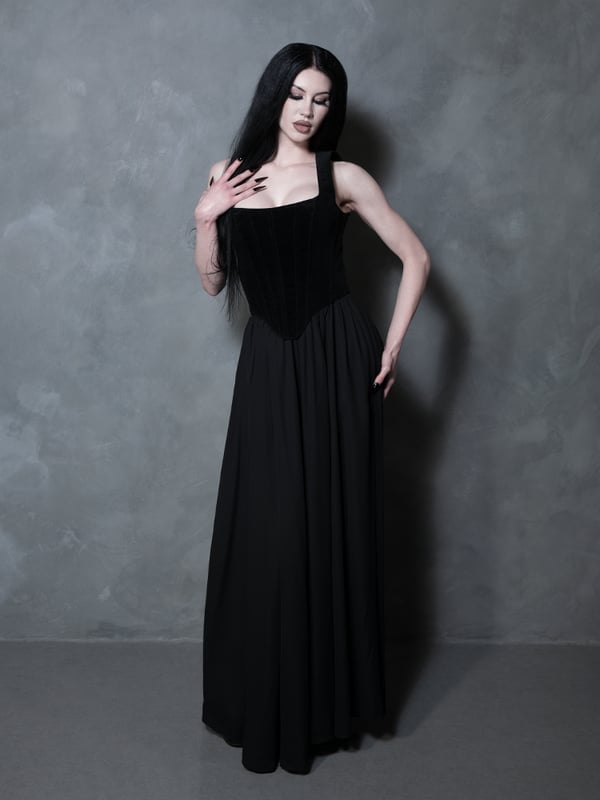 Flowing A-Line Chiffon Maxi Skirt Flowing A-Line Chiffon Maxi Skirt — Elegant Black Maxi Skirt Outfit
