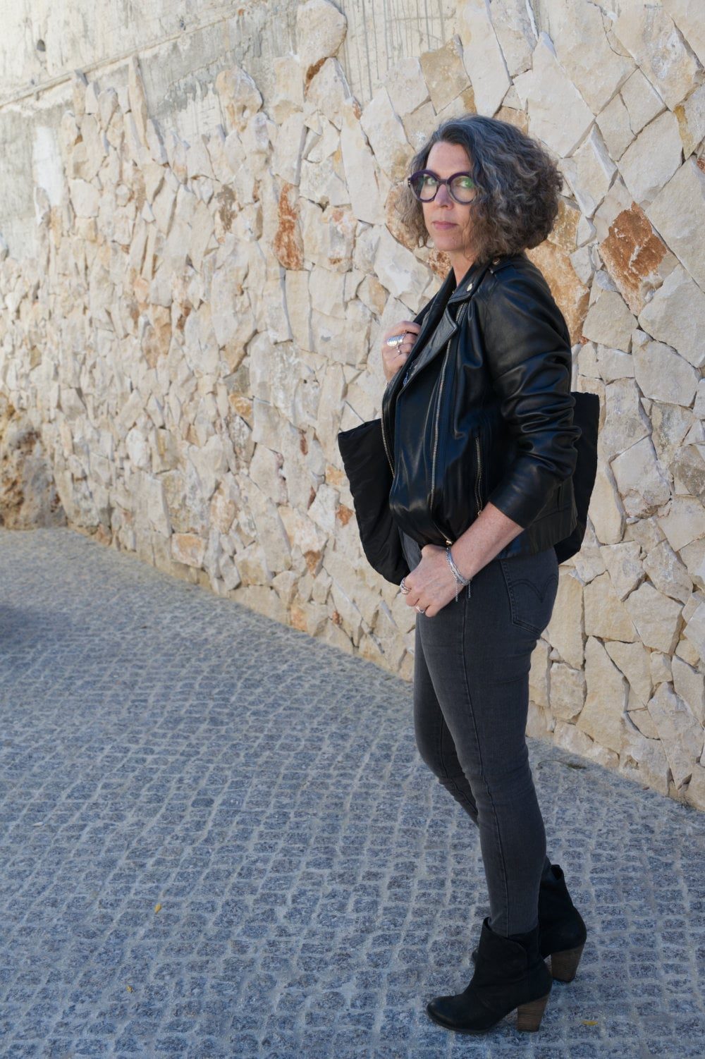 Black Leather Moto Jacket Over Grey Skinny Jeans With Tote Bag — Elegant Rock Outfits