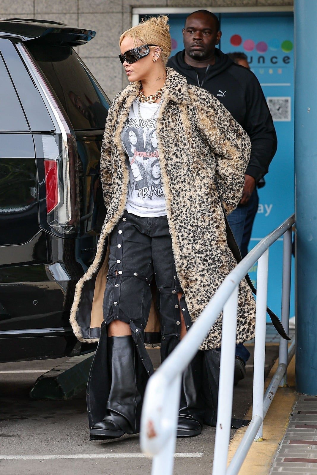 Leopard Print Faux Fur Coat With Band T-Shirt and Wide-Leg Jeans — Elegant Rock Outfits