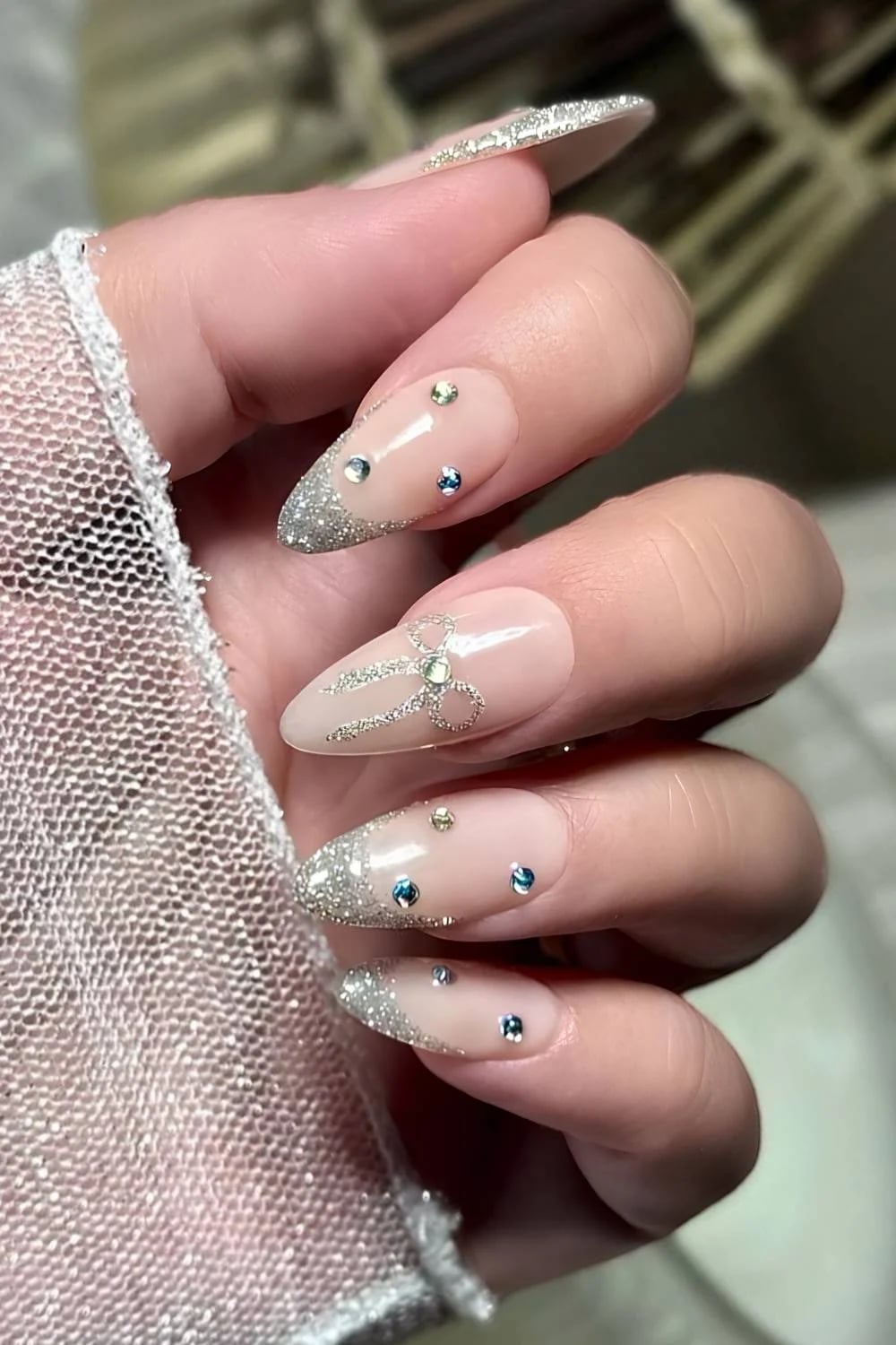 Medium Almond Pink Abstract Silver Lines Medium Almond Pink Abstract Silver Lines — Elegant Silver Nails