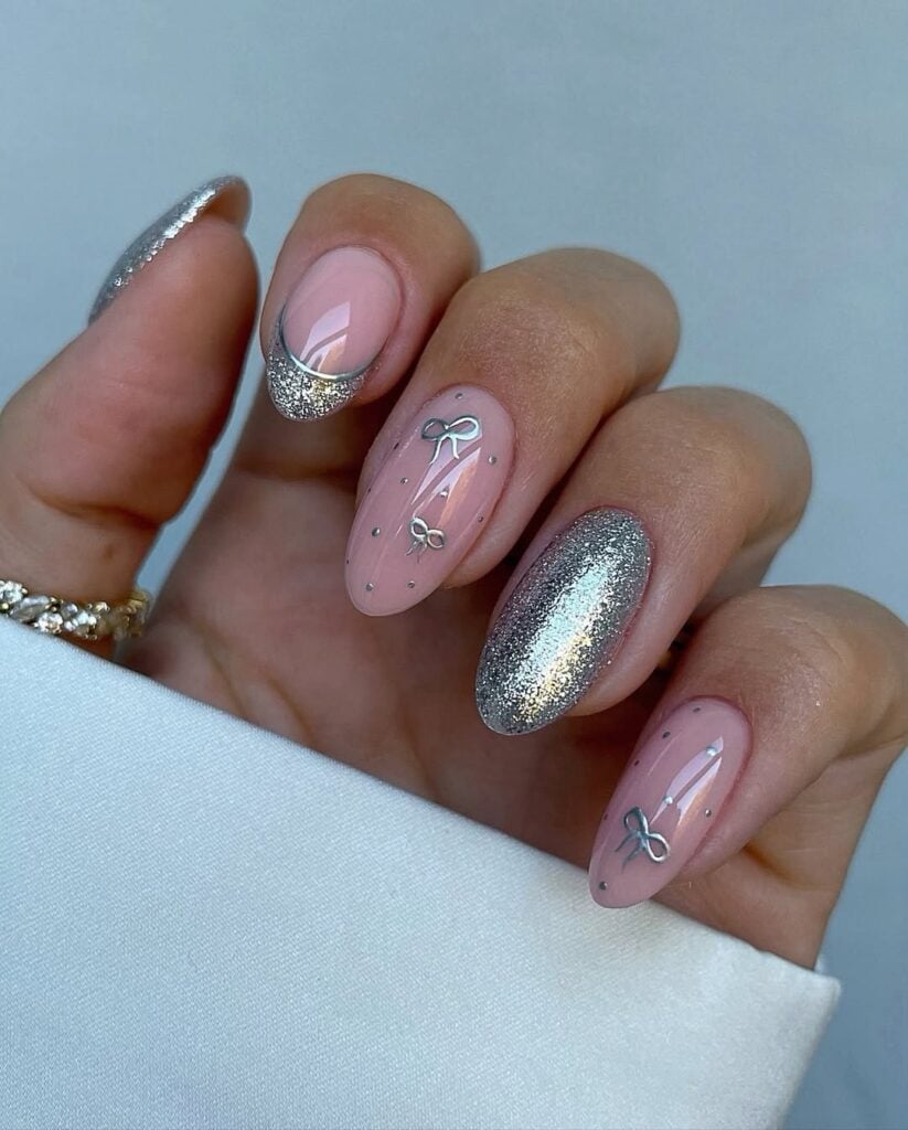 Short Oval Pale Pink Silver Bows Short Oval Pale Pink Silver Bows — Elegant Silver Nails