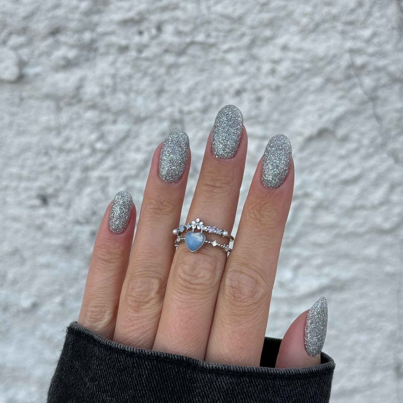 Medium Oval Full Silver Glitter Medium Oval Full Silver Glitter — Elegant Silver Nails
