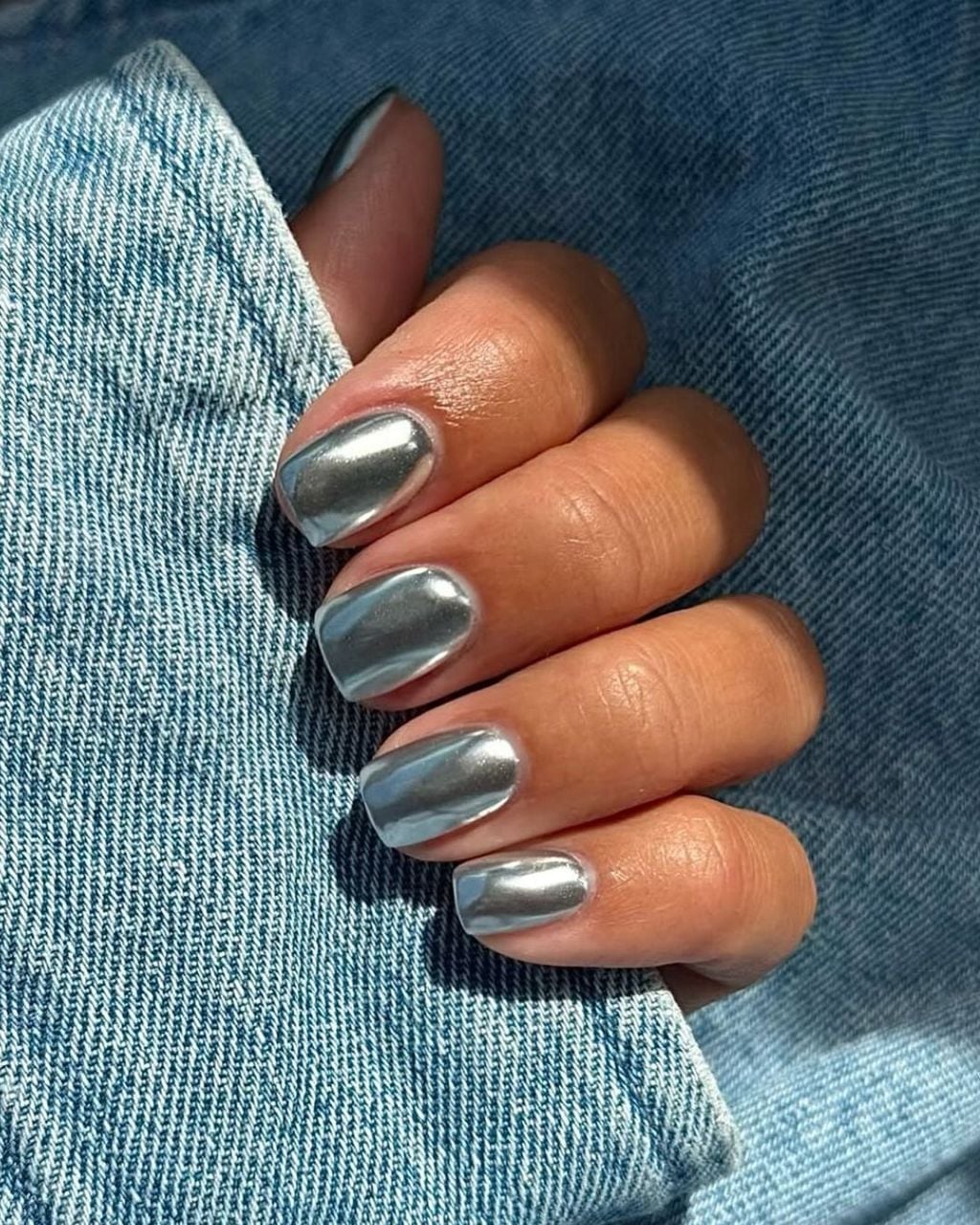 Short Square Highly Reflective Chrome Short Square Highly Reflective Chrome — Elegant Silver Nails