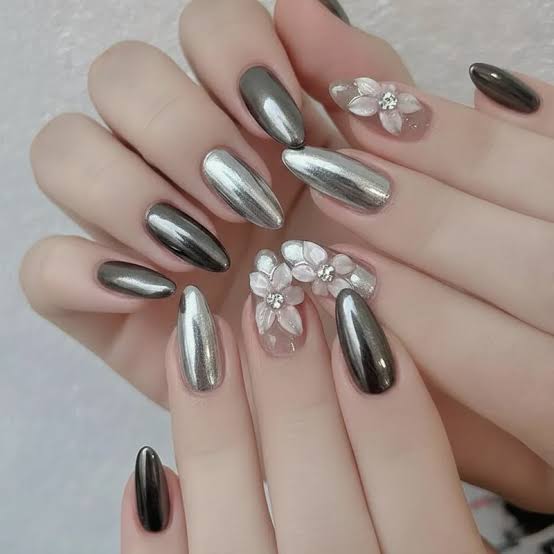 Medium Coffin Silver Chrome Nails Medium Coffin Silver Chrome Nails — Elegant Silver Nails