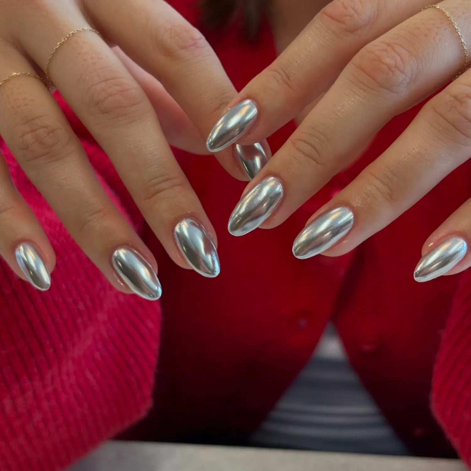 Medium Almond High Shine Chrome With Creating A Sleek And Modern Look Medium Almond High Shine Chrome With Creating A Sleek And Modern Look — Elegant Silver Nails