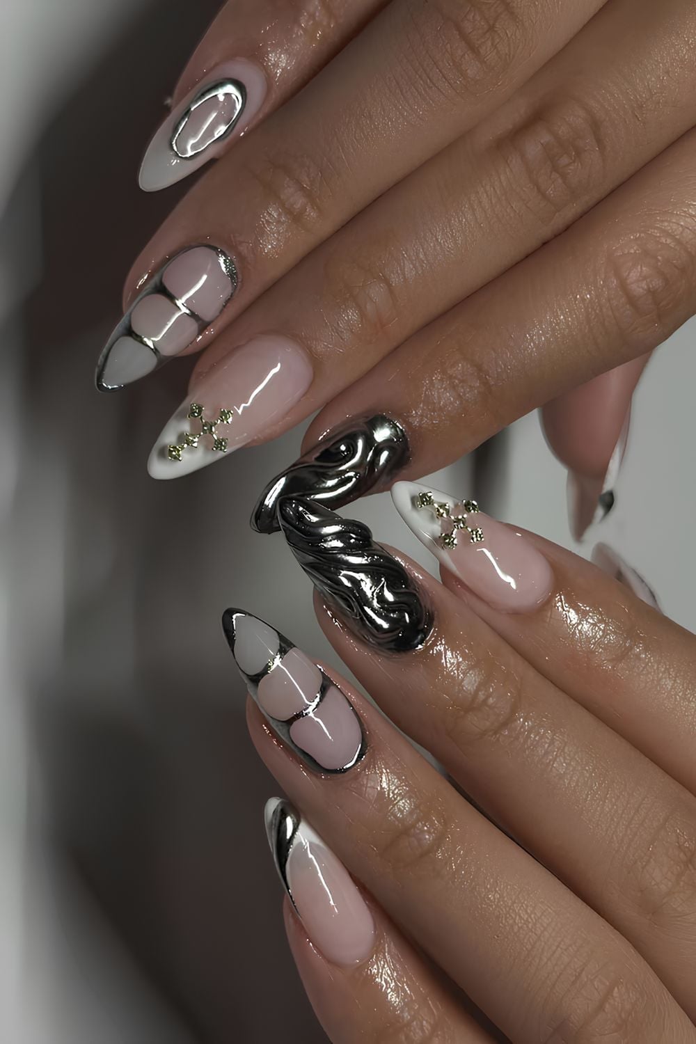 Short Almond Milky White Iridescent Shimmer, Close-Up Take Short Almond Milky White Iridescent Shimmer, Close-Up Take — Elegant Silver Nails
