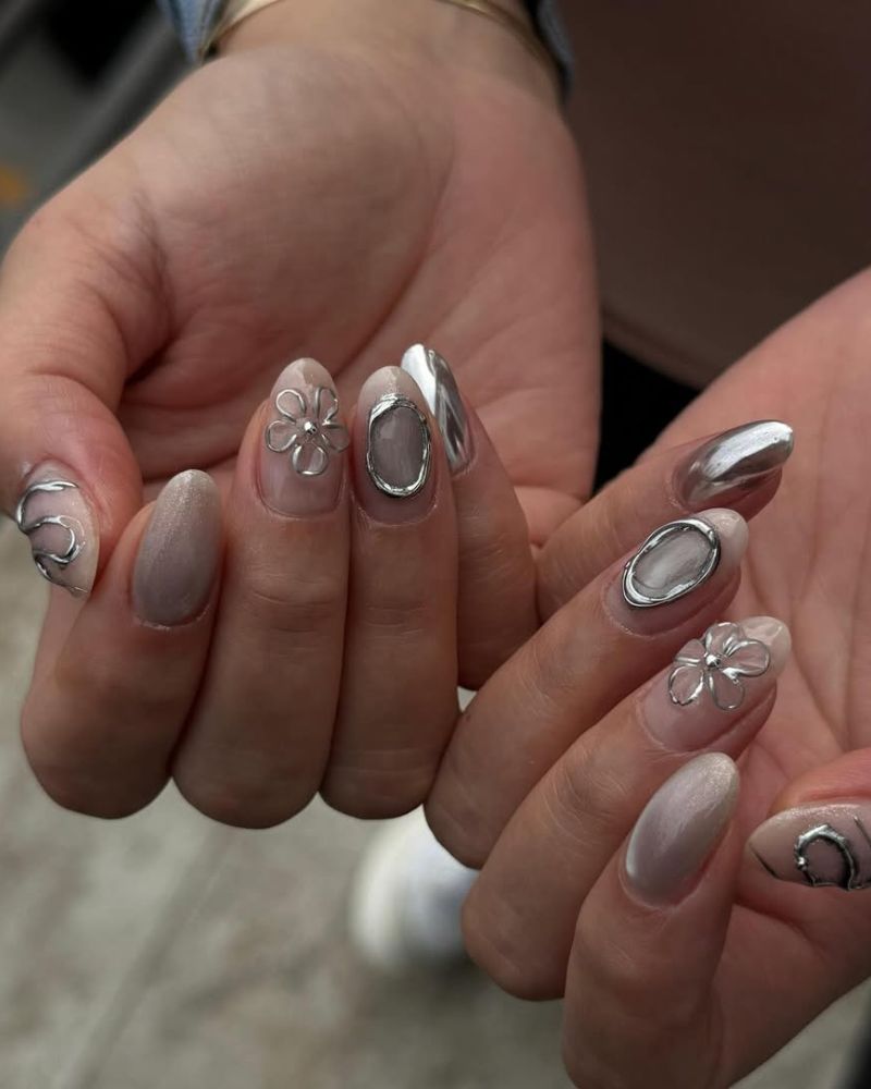 Short Oval Almond Abstract Silver Short Oval Almond Abstract Silver — Elegant Silver Nails