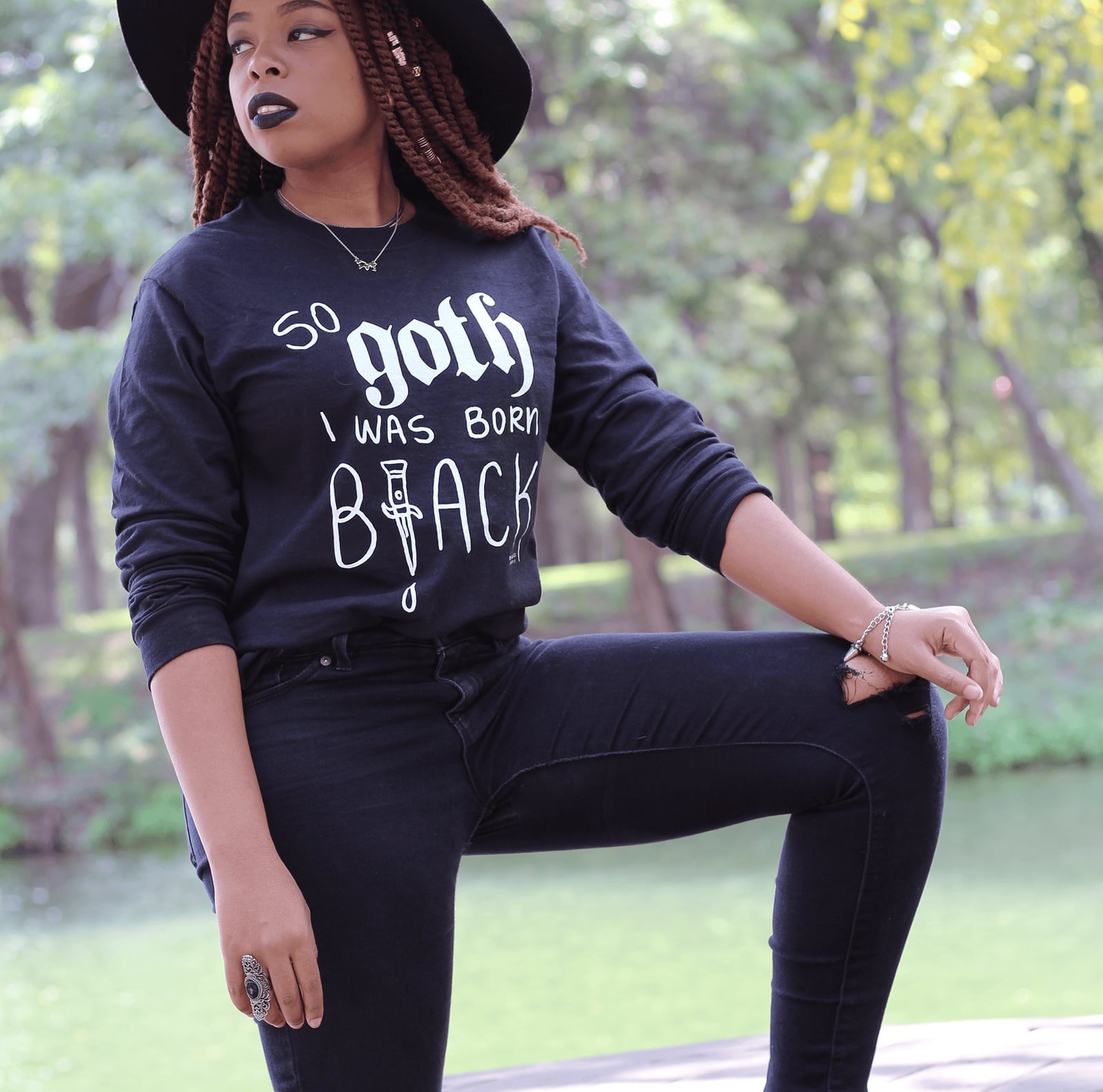 Oversized Graphic T-Shirt and Skinny Jeans Oversized Graphic T-Shirt and Skinny Jeans — Goth Style Ideas