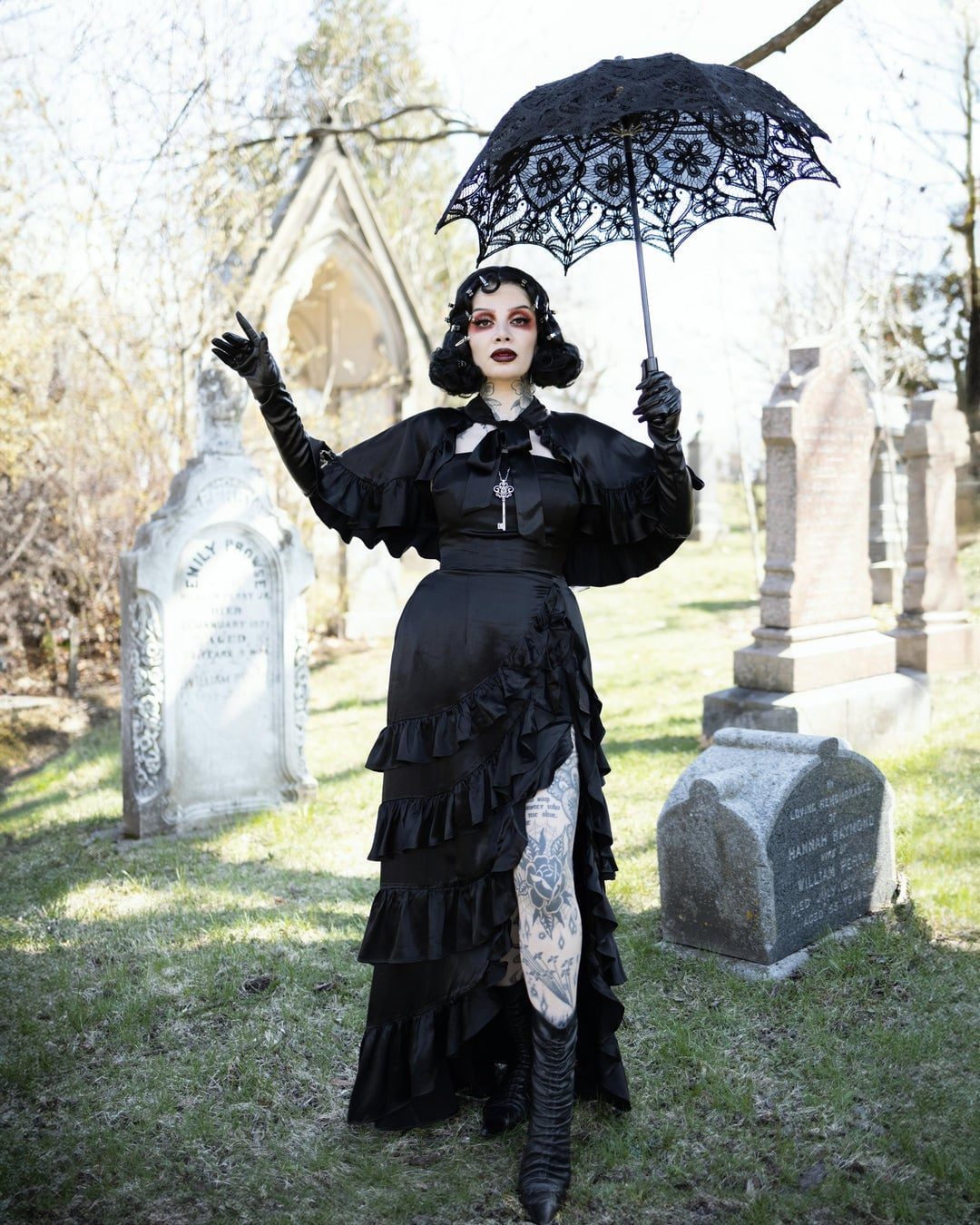 Elaborate Ruffled Gothic Dress with Lace Umbrella Elaborate Ruffled Gothic Dress with Lace Umbrella — Goth Style Ideas