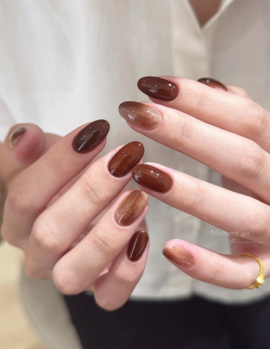 Rich Brown to Nude Glossy Gradient Oval Nails Rich Brown to Nude Glossy Gradient Oval Nails — Gradient Nail Ideas