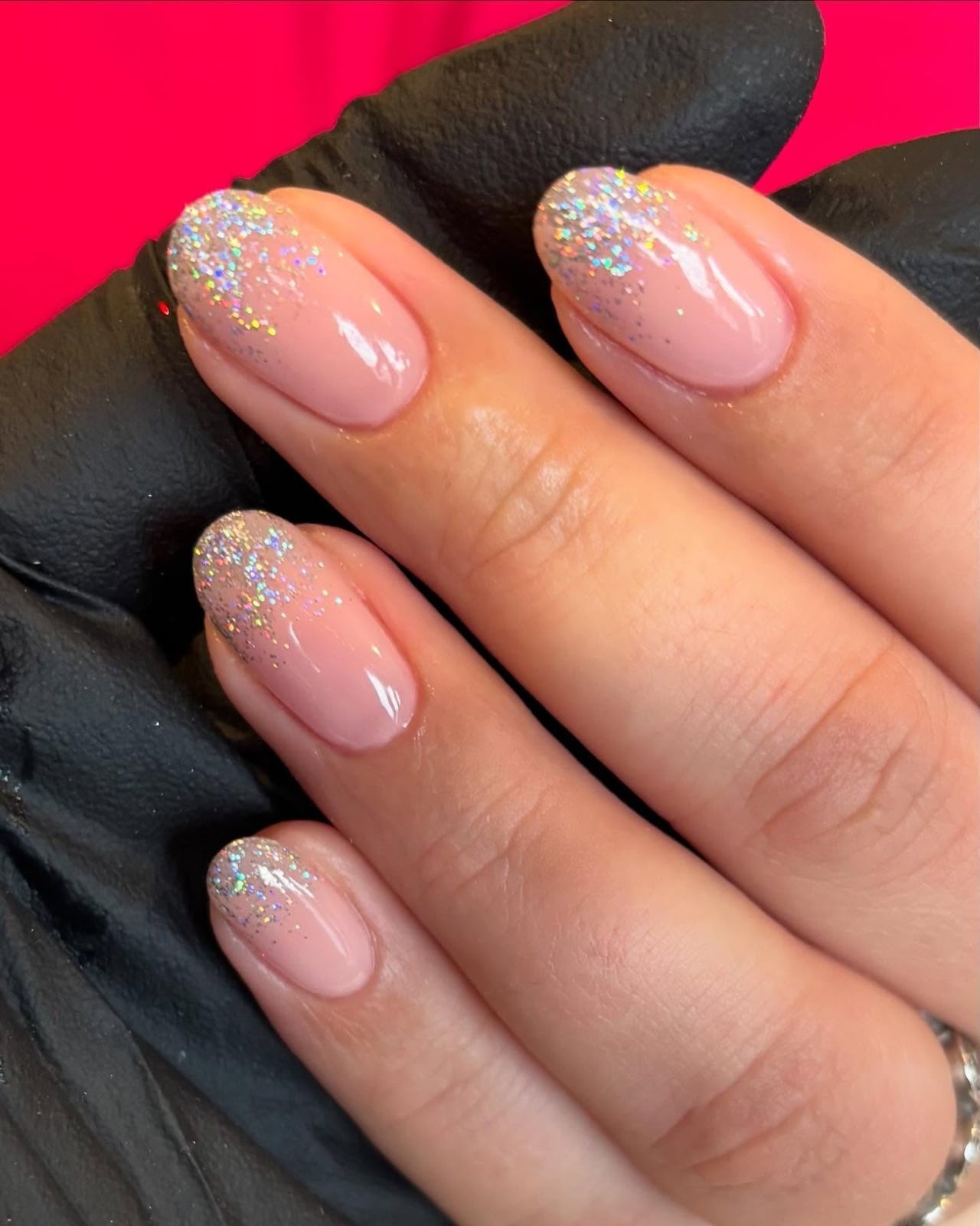 Pink to Clear Glitter Gradient Oval Nails Pink to Clear Glitter Gradient Oval Nails — Gradient Nail Ideas