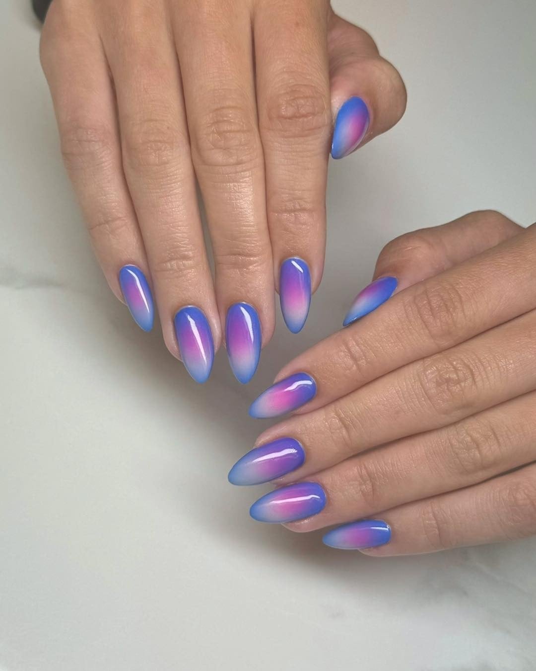 Blue to Pink Contrasting Gradient Almond Nails Blue to Pink Contrasting Gradient Almond Nails — Gradient Nail Ideas
