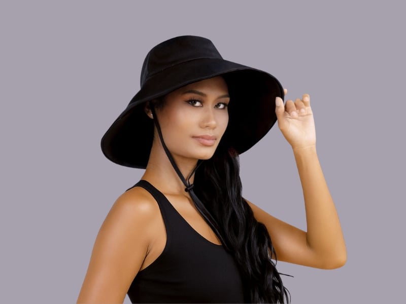 Mid-Back Waves With Wide-Brimmed Hat — Hair Ideas with Hat