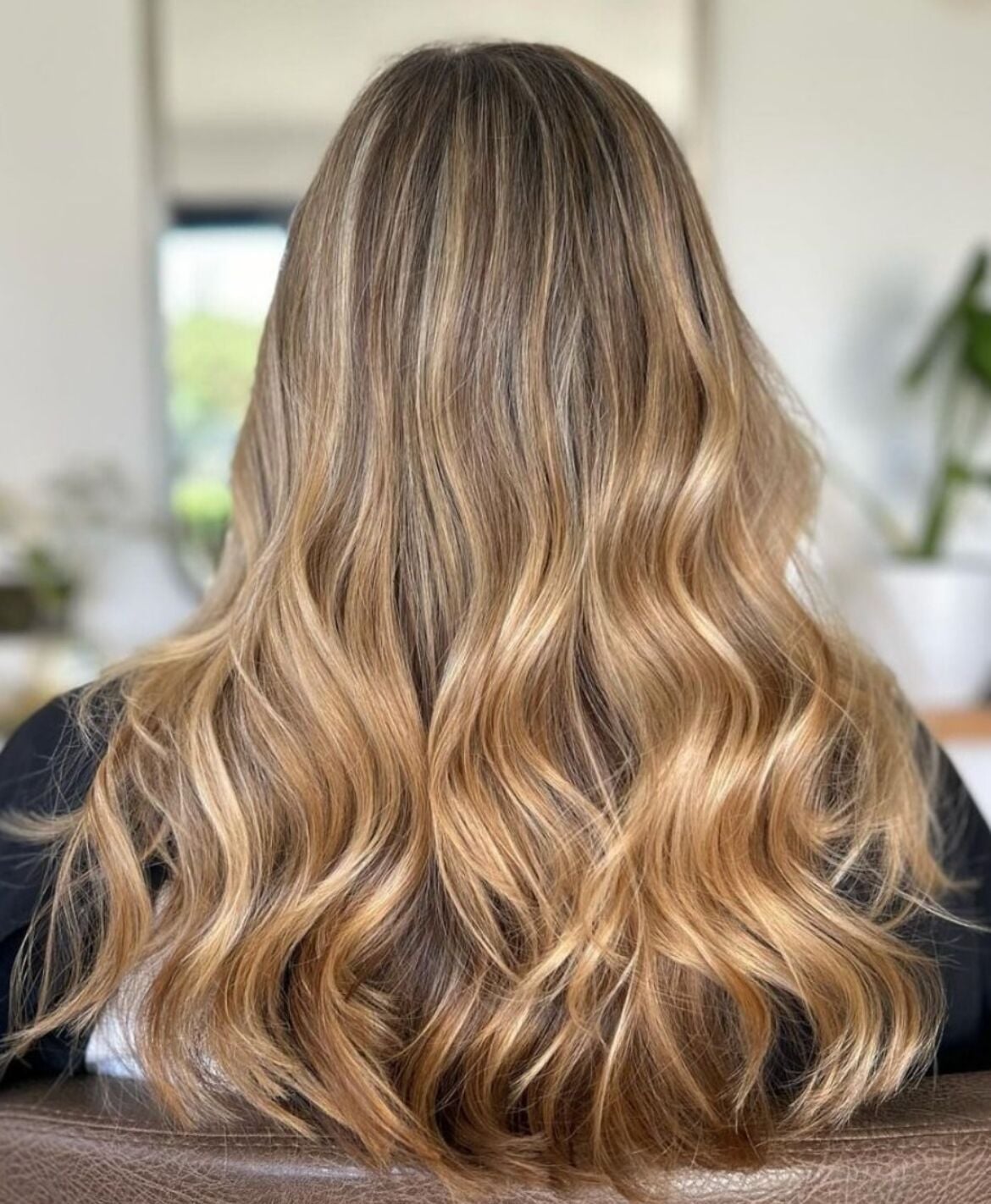 Mid-Back Wavy Honey Blonde With Dimensional Highlights — Honey Blonde Hair Inspiration