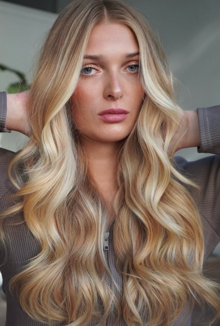 Long Wavy Honey Blonde With Highlights and Curtain Bangs — Honey Blonde Hair Inspiration