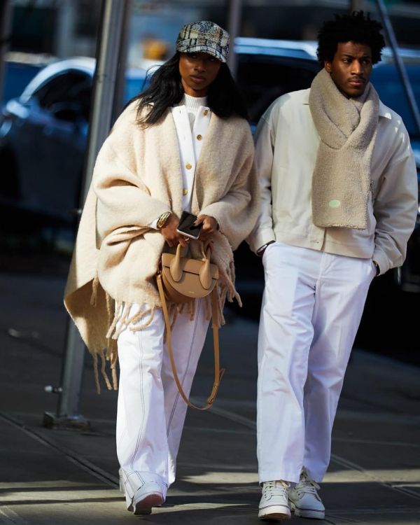 Chic Comfort: Oversized Cream Poncho with Fringe for a Cozy Winter Vibe — Winter Family Photo Outfits