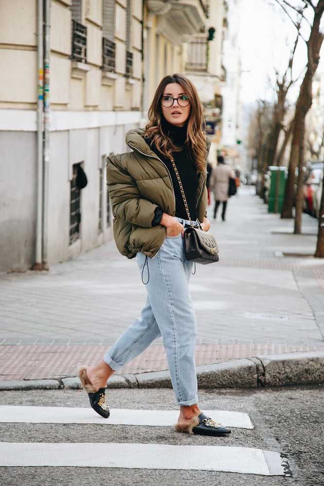Olive Green Puffer Jacket with Black Turtleneck Olive Green Puffer Jacket with Black Turtleneck — Winter Streetwear Outfits