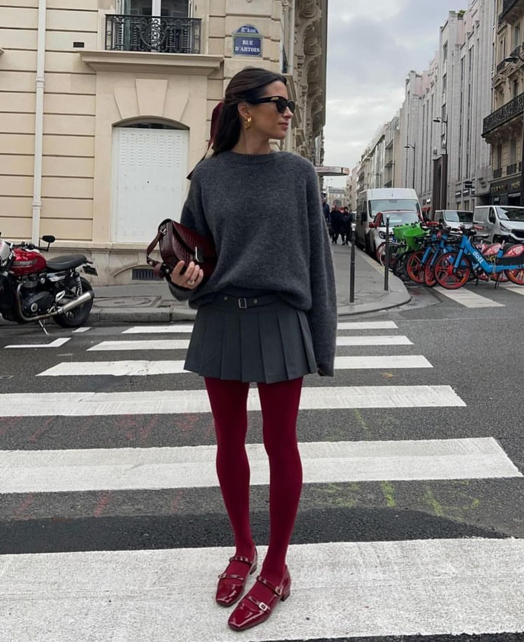 Oversized Sweater and Pleated Skirt with Bold Tights: Preppy Contrast Oversized Sweater and Pleated Skirt with Bold Tights: Preppy Contrast — Preppy Winter Outfits