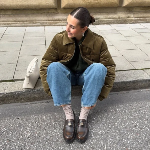 Olive Quilted Jacket and Cream Socks for a Casual Autumnal Vibe — Colorful Winter Outfits