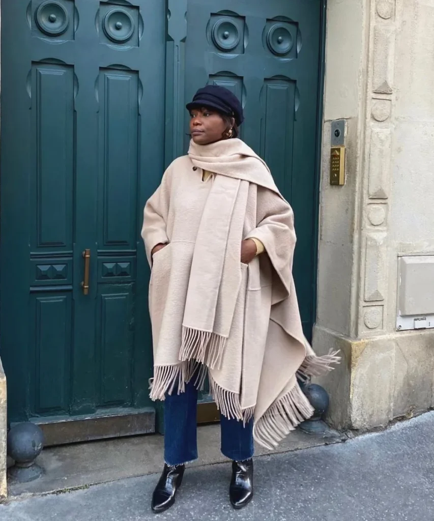Oversized Beige Poncho with Fringed Hem for Casual Days — Italy Winter Outfits