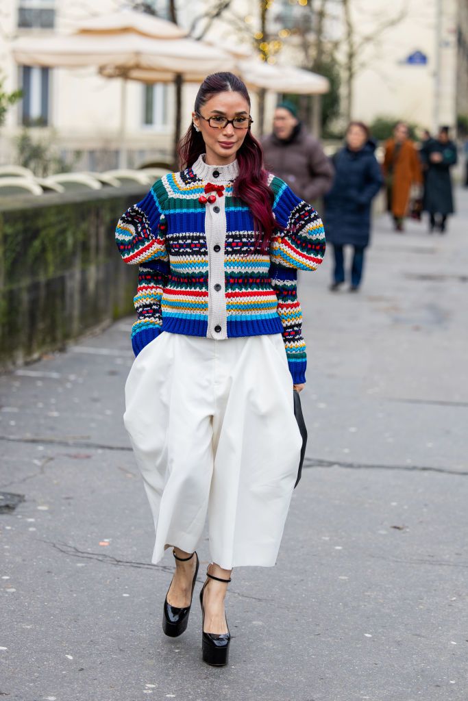 Multicolor Oversized Cardigan with White Culottes and Heels — Oversized Sweater Outfits