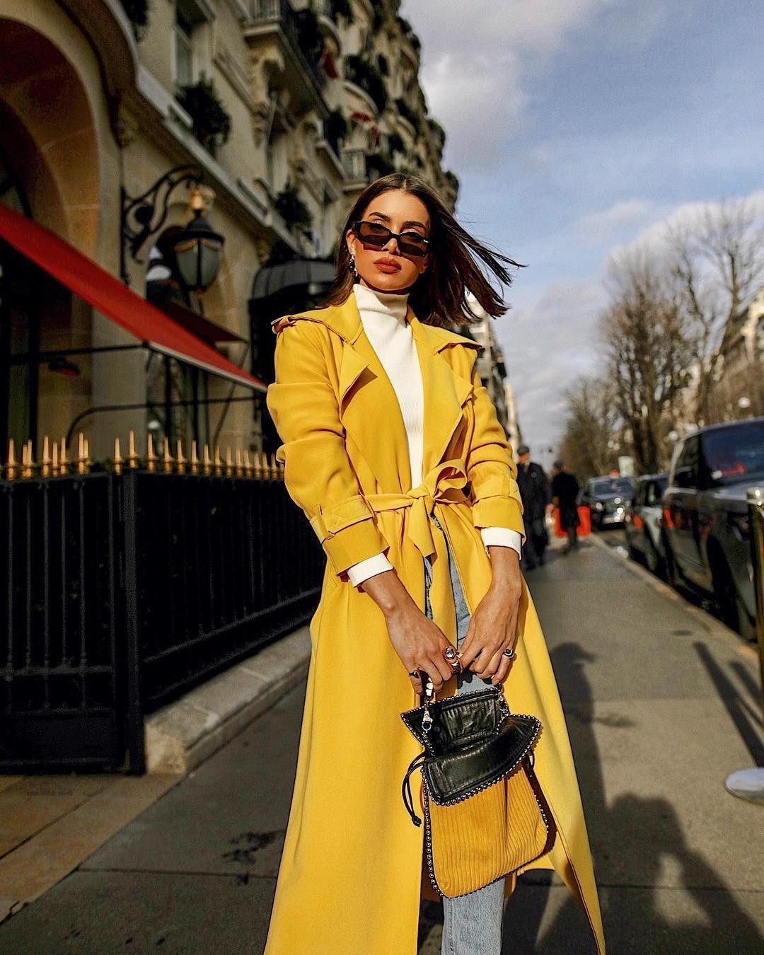 White Turtleneck Yellow Trench Coat Outfit Idea — Las Vegas Winter Outfits