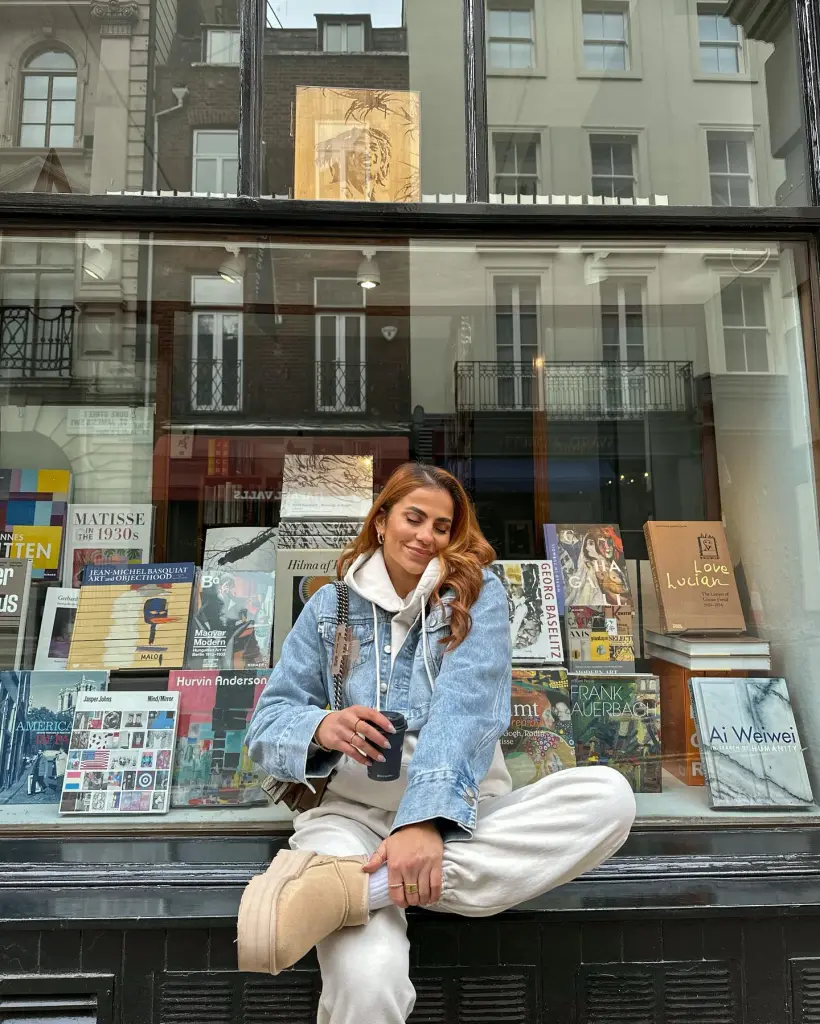 Oversized Hoodie Under a Denim Jacket for Streetwear — Hoodie Outfits