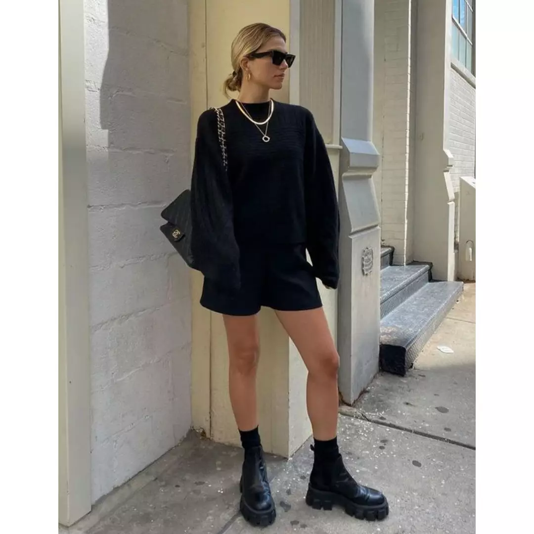 Platform Combat Boots Under an Oversized Jacket Platform Combat Boots Under an Oversized Jacket — Combat Boots Outfits