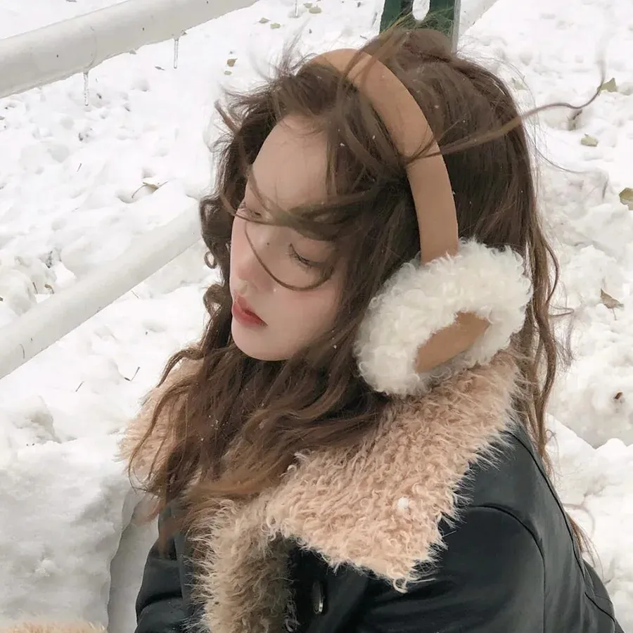 Tan Earmuffs with Cream Sherpa Lining and Leather Jacket Tan Earmuffs with Cream Sherpa Lining and Leather Jacket — Earmuffs Outfits