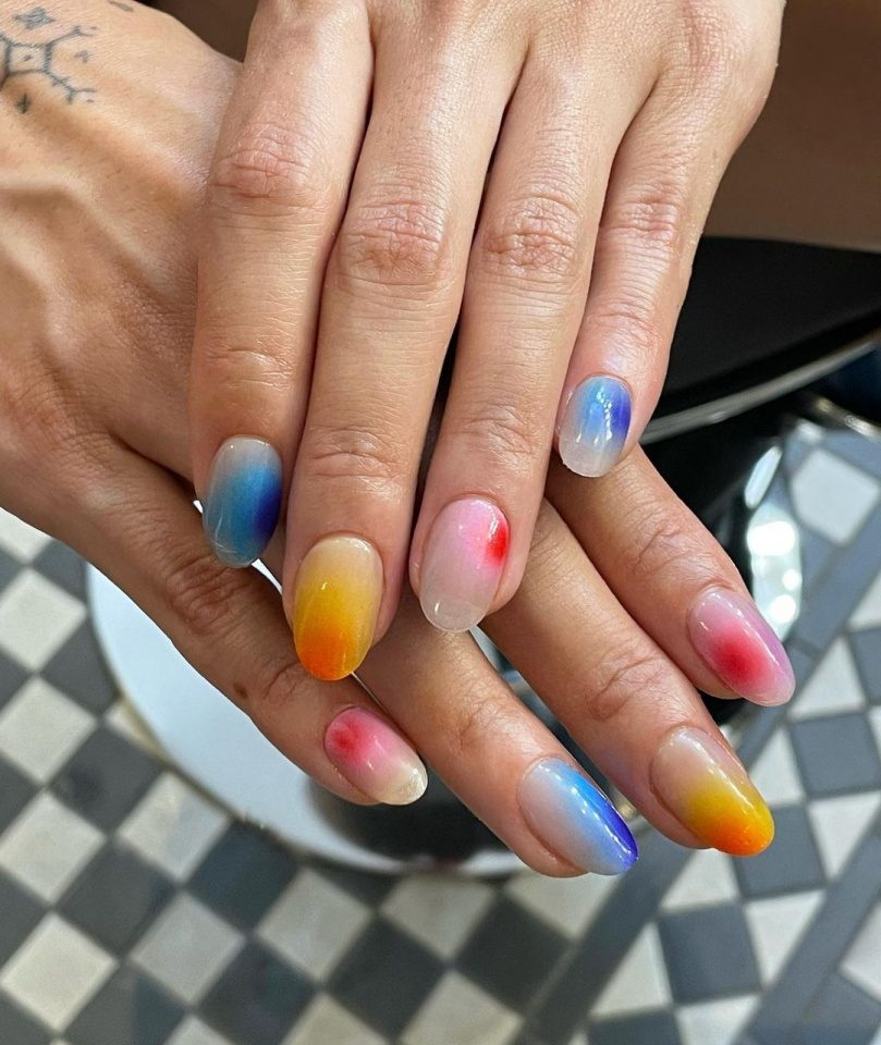 Vibrant Gradient Abstract Color Short Oval Nails Vibrant Gradient Abstract Color Short Oval Nails — Short Winter Nails