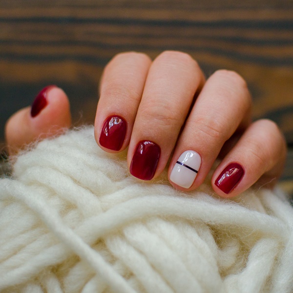 Matte White Red Half-and-Half Short Nails Matte White Red Half-and-Half Short Nails — Winter Red Nails