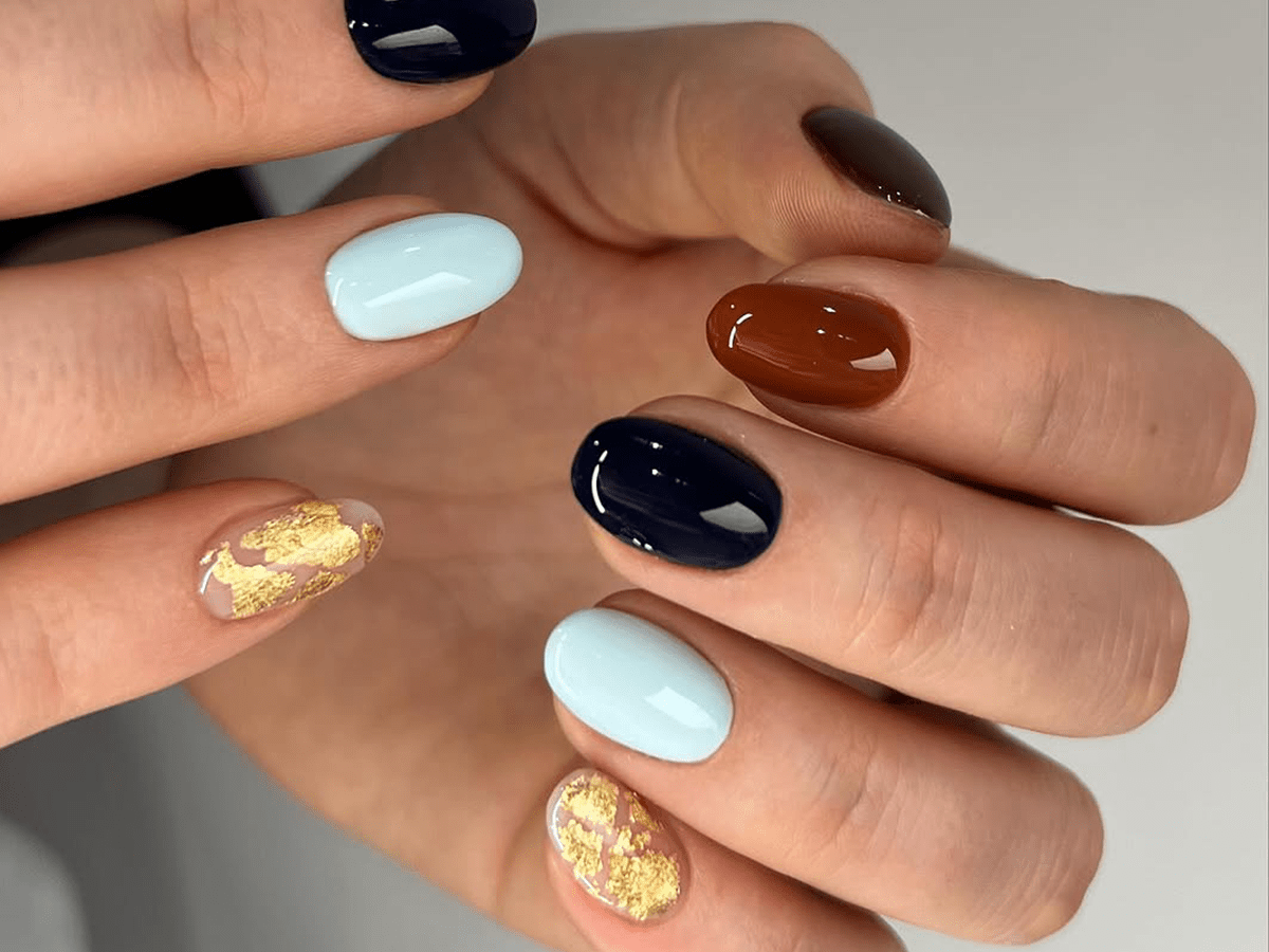 Mixed Winter Colors with Gold Foil Mixed Winter Colors with Gold Foil — Winter Oval Nails