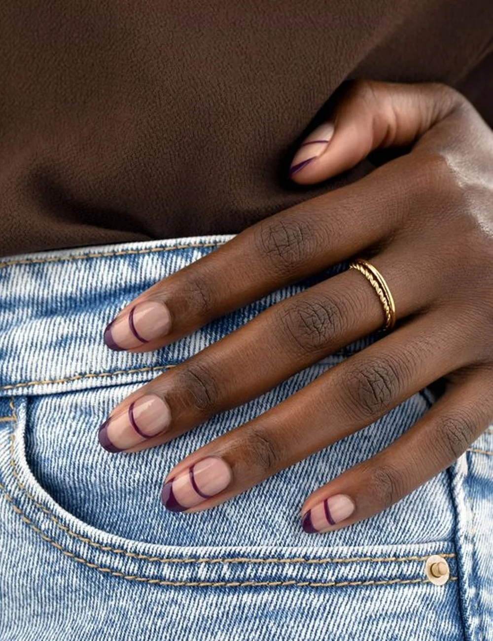 Winter Visual Idea — Winter Round Nails