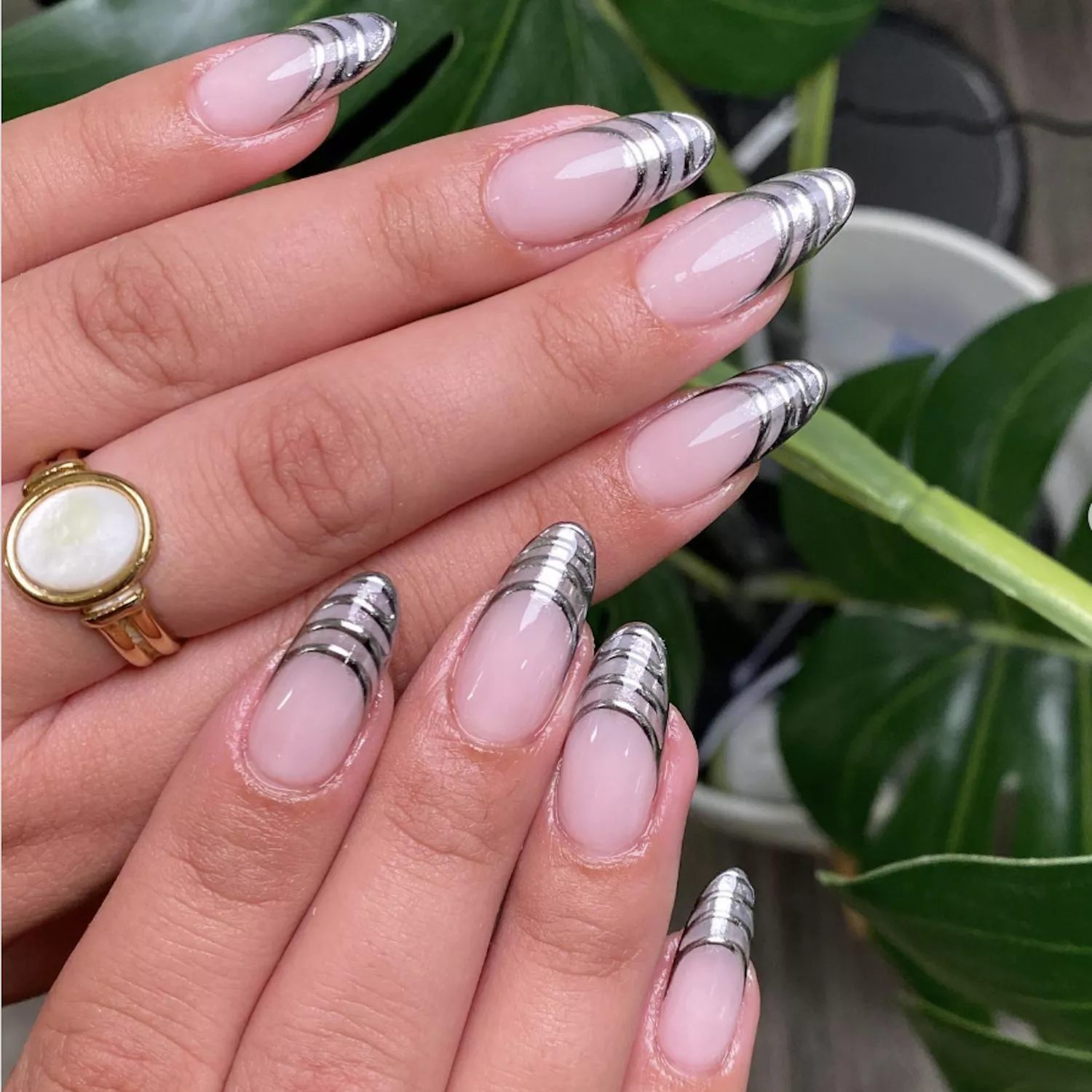 Silver Chrome French Tips with Black Outlines Silver Chrome French Tips with Black Outlines — Winter Chrome Nails