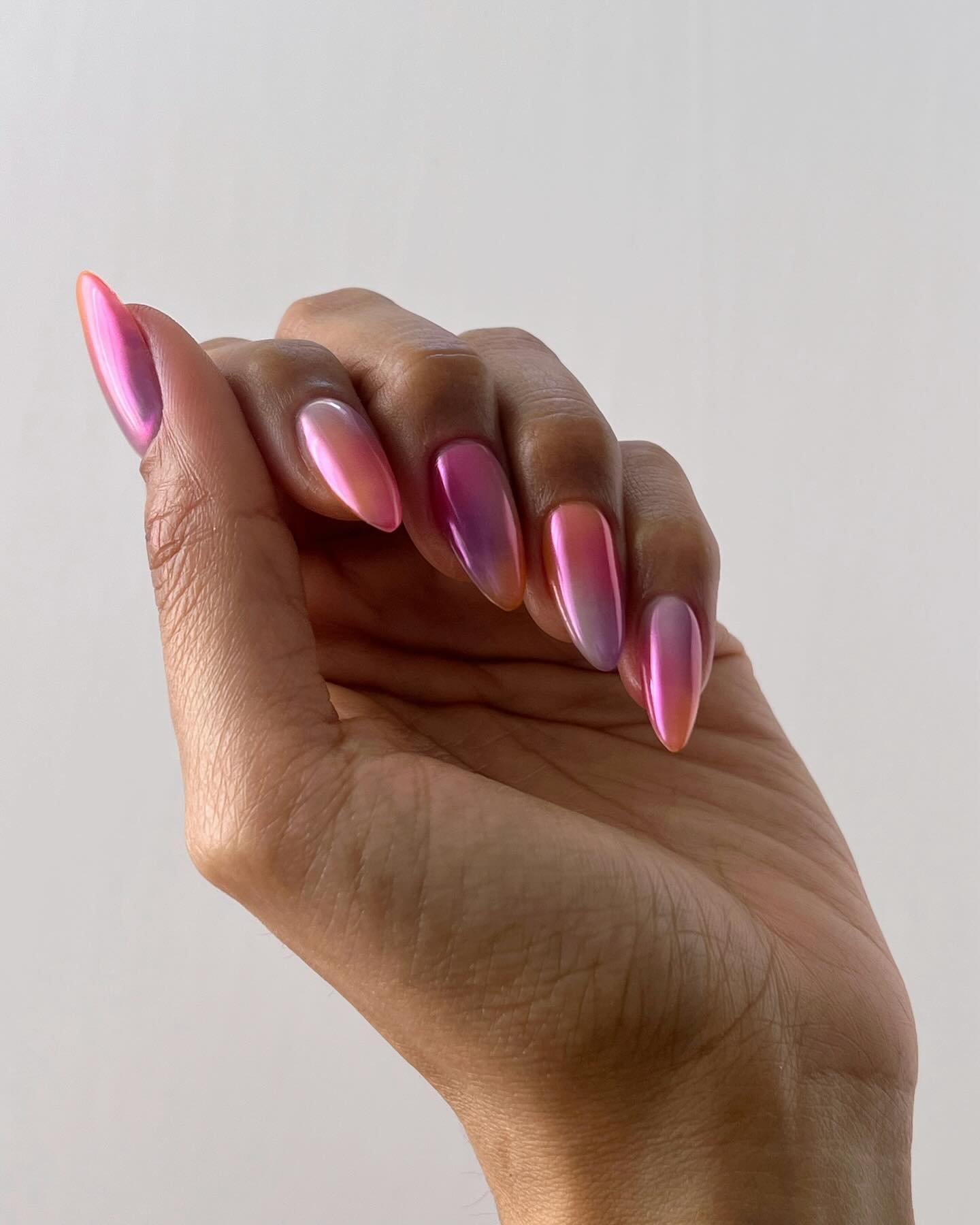 Pearlescent Chrome Pink Orange Gradient Almonds Pearlescent Chrome Pink Orange Gradient Almonds — Winter Chrome Nails