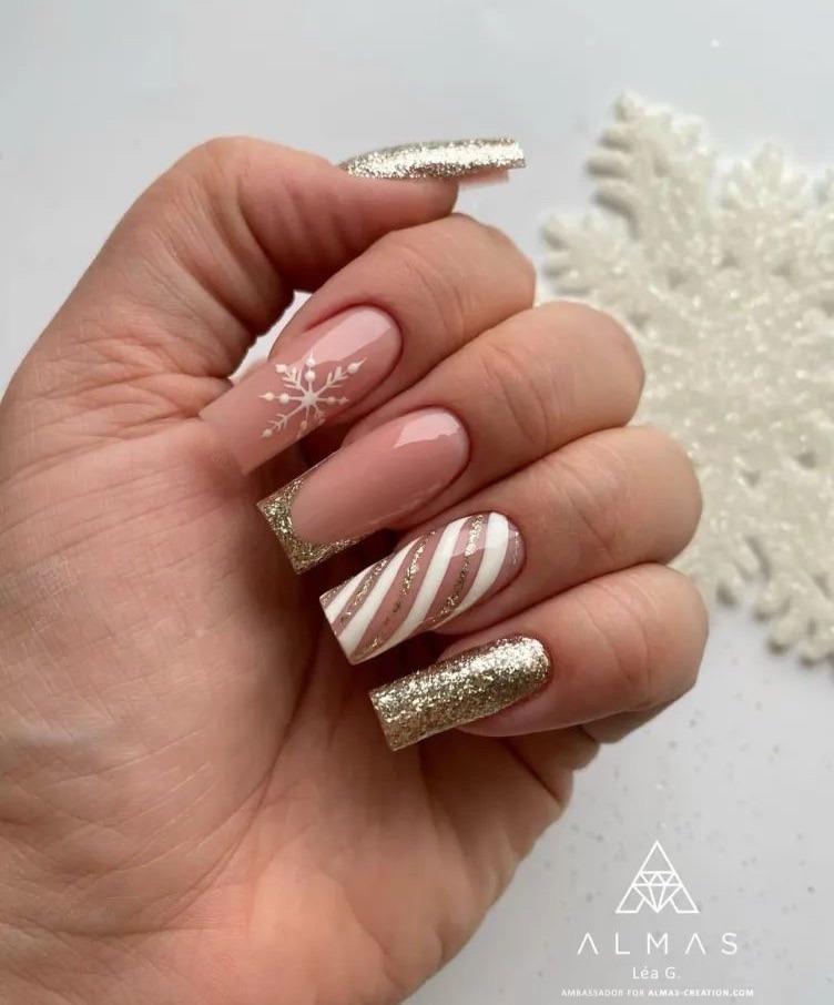 Gold Glitter Candy Cane Stripe Long Coffins Gold Glitter Candy Cane Stripe Long Coffins — Winter Glitter Nails