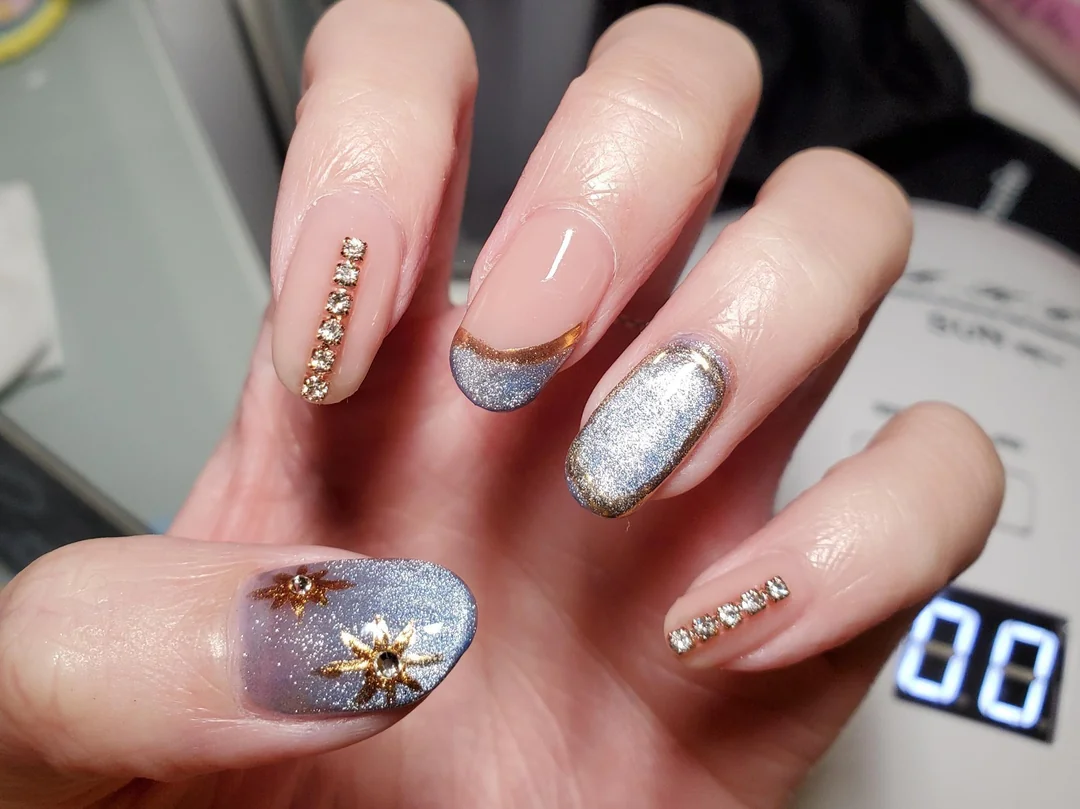 Silver Cat Eye French Tips — Winter Cat Eye Nails