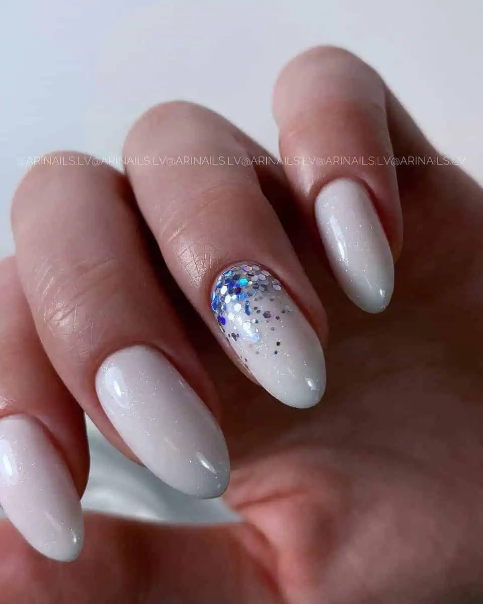 Glitter Gradient On Accent Nail Visual Idea Glitter Gradient On Accent Nail Visual Idea — Winter White Nails