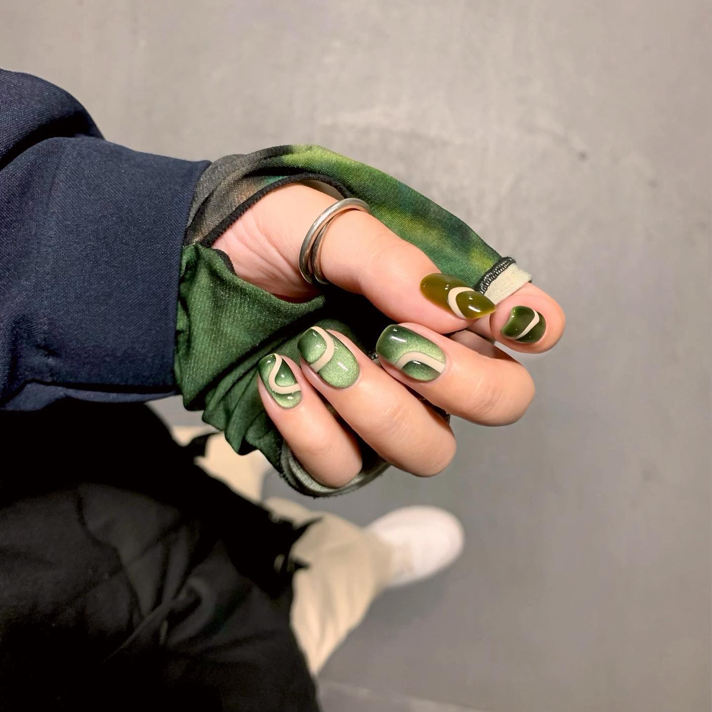 Swirling Green & Cream Marbled Oval Nails Swirling Green & Cream Marbled Oval Nails — Winter Green Nails