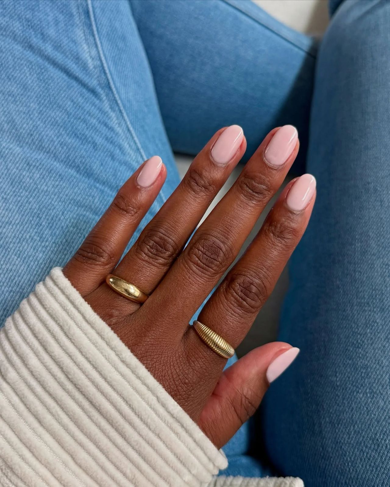 Glossy Pale Pink Short Oval — Winter Nude Nails