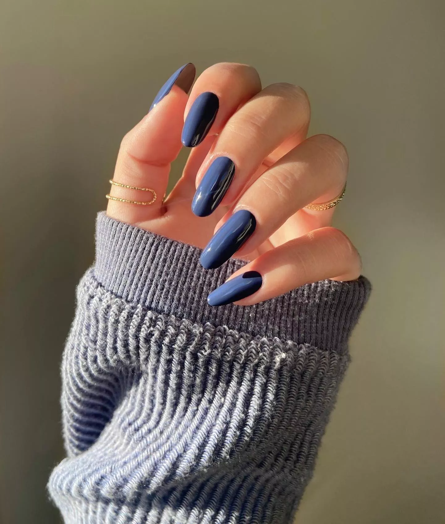 Glossy Deep Navy Gloss Medium Oval Nails Glossy Deep Navy Gloss Medium Oval Nails — Dark Winter Nails