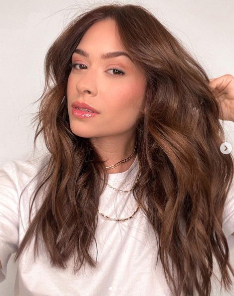 Medium Brown with Caramel Highlights Medium Brown with Caramel Highlights — Winter Hair Colors for Plus Size Women