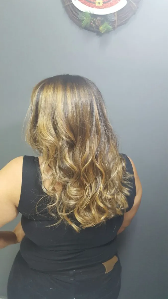Layered Dark Blonde with Honey Highlights Layered Dark Blonde with Honey Highlights — Winter Hair Colors for Plus Size Women