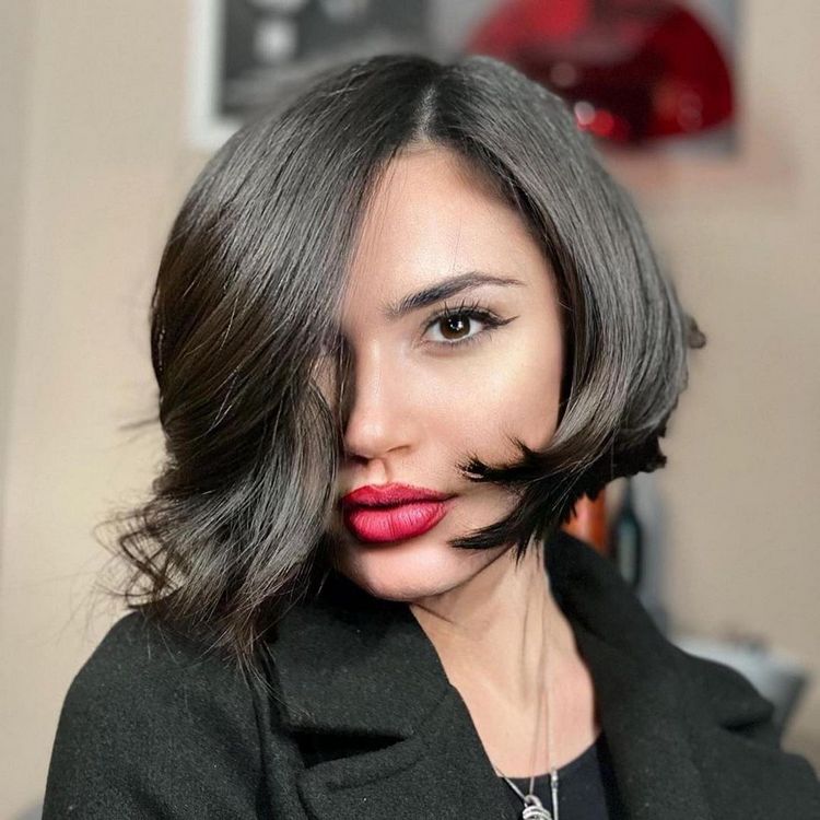 Polished Bob With Inward Curl Polished Bob With Inward Curl — Winter Haircuts for Square Faces