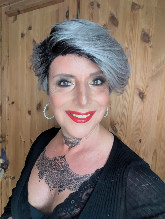 Modern Black and Silver Two-Tone Bob Modern Black and Silver Two-Tone Bob — Winter Hairstyles for Women Over 60