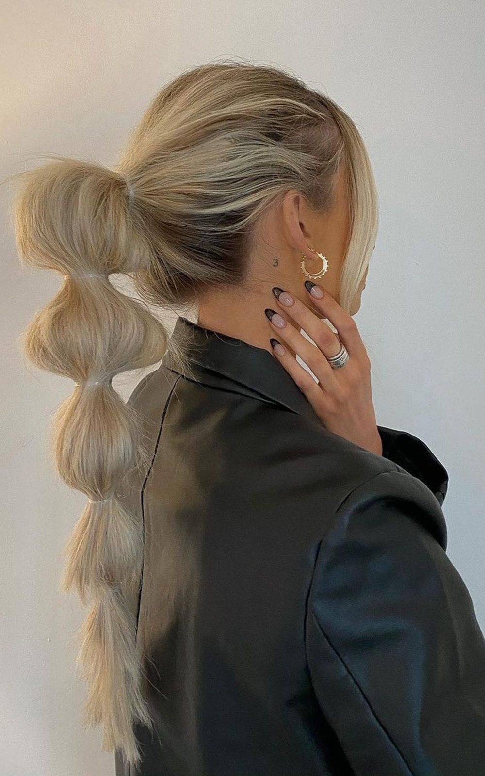 Ash Blonde Bubble Ponytail With Curtain Bangs — Winter Ponytail Hairstyles