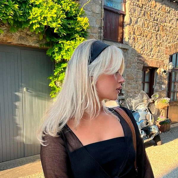 Platinum Lob With Curtain Bangs And Dark Headband Platinum Lob With Curtain Bangs And Dark Headband — Winter Hairstyles with Headband