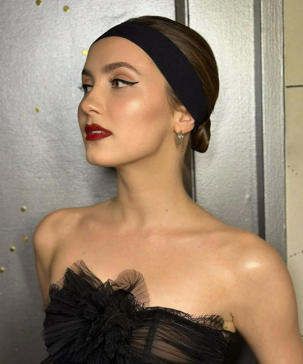 Chin Length Bob Sleek Bun With Wide Headband Chin Length Bob Sleek Bun With Wide Headband — Winter Hairstyles with Headband